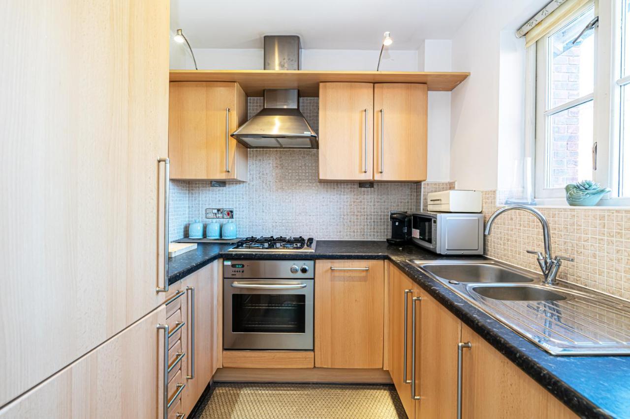 Tower View Apartment Chester Bagian luar foto