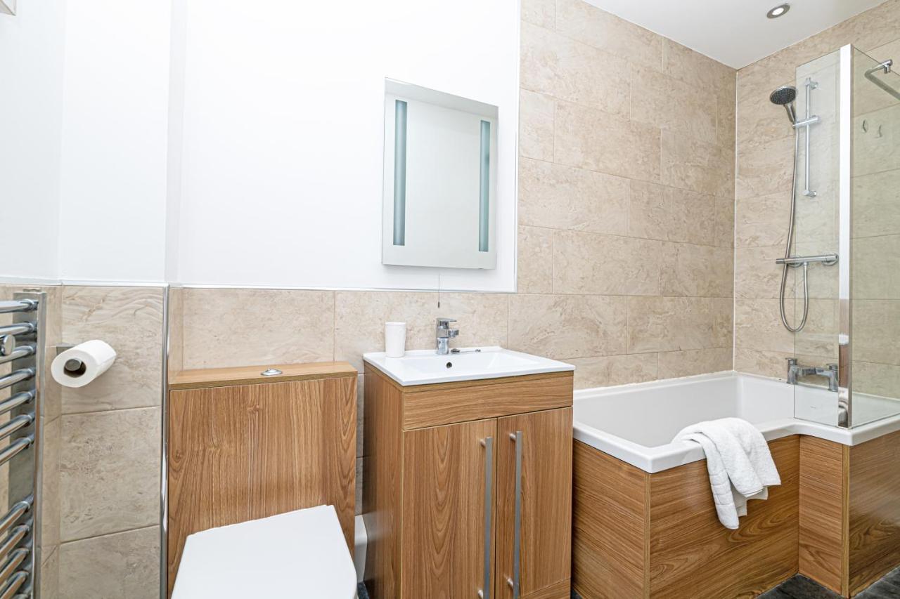 Tower View Apartment Chester Bagian luar foto