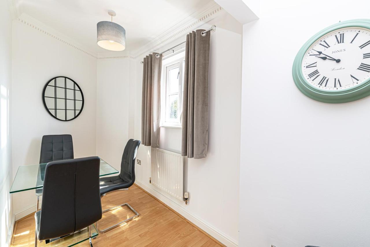 Tower View Apartment Chester Bagian luar foto