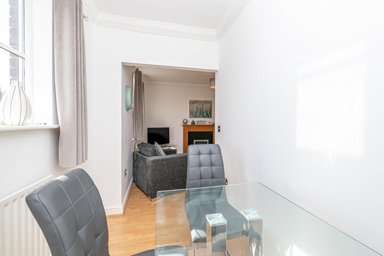 Tower View Apartment Chester Bagian luar foto