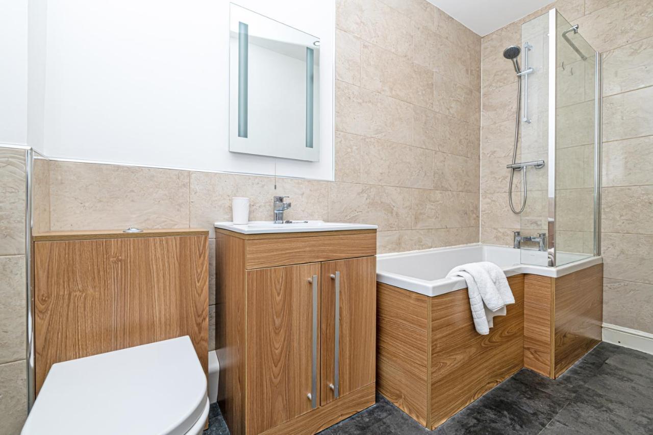 Tower View Apartment Chester Bagian luar foto